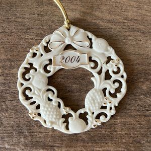 2004 Lenox Pineapple Wreath ornament